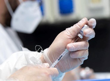 Vaccini, da oggi al via la terza dose