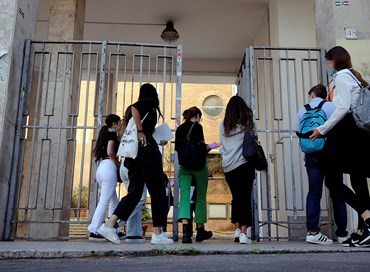 Scuola: caccia al non vaccinato, ma per il resto non si fa niente