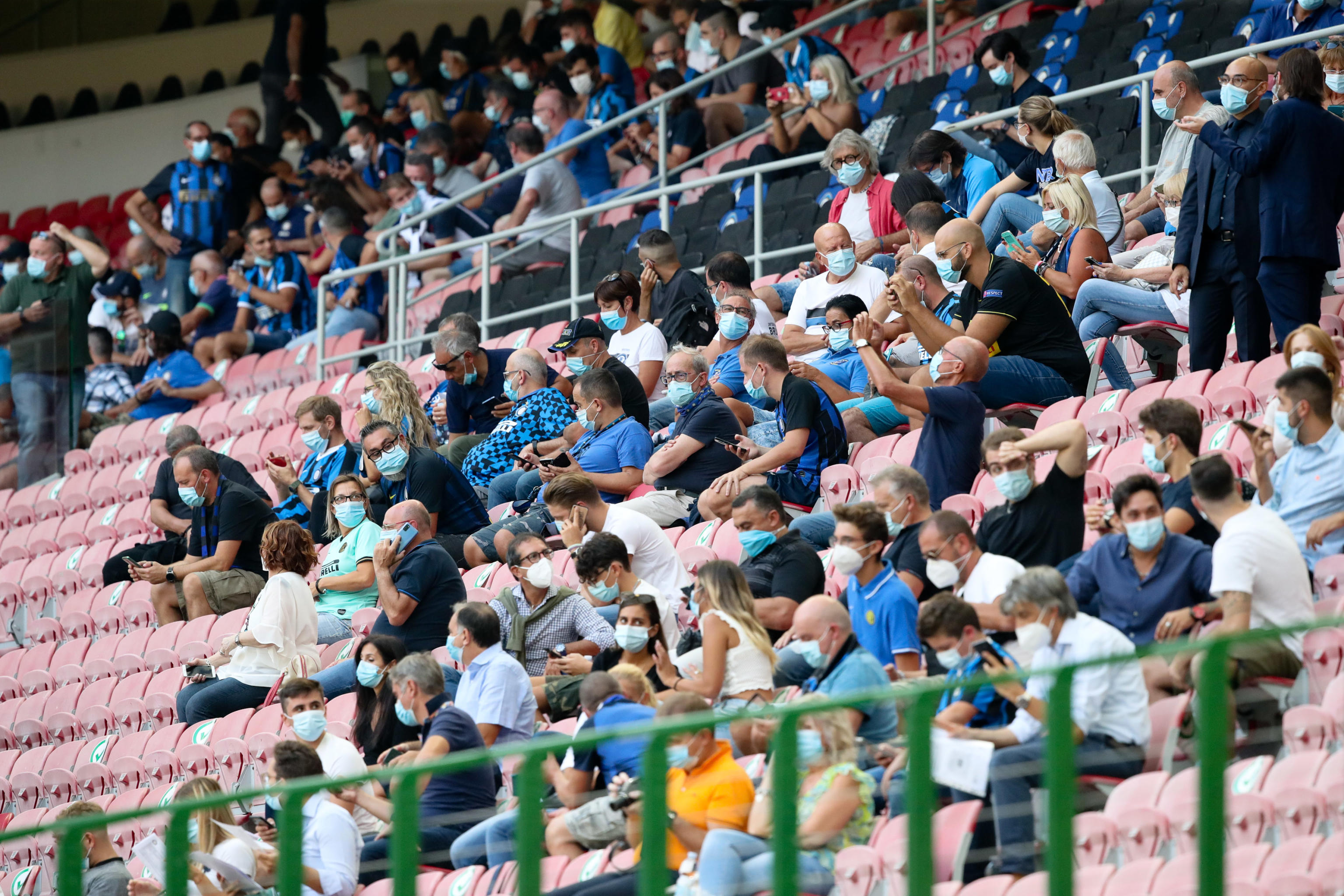 Riapertura discoteche e capienza stadi: oggi il Cdm