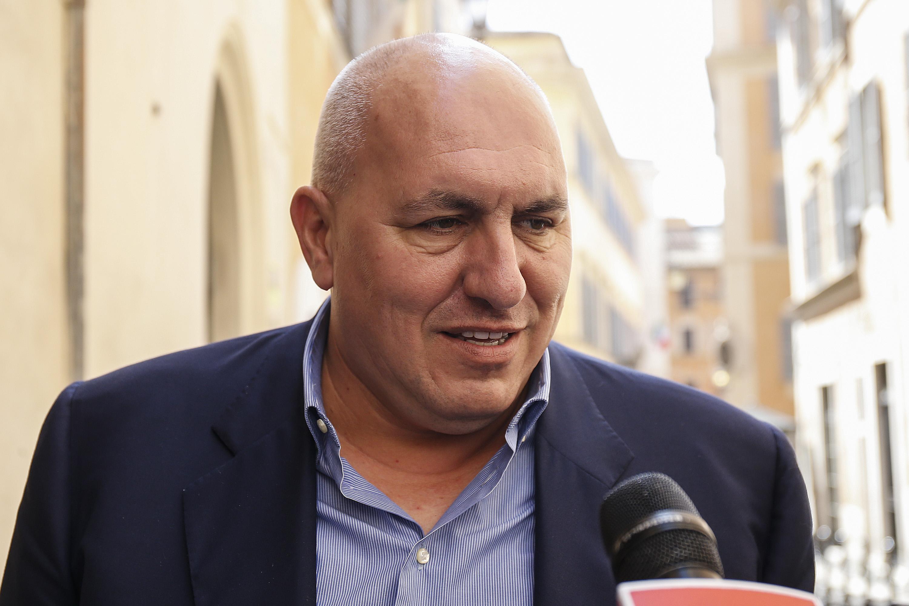 Crosetto: “Il centrodestra si salva col modello Berlusconi”