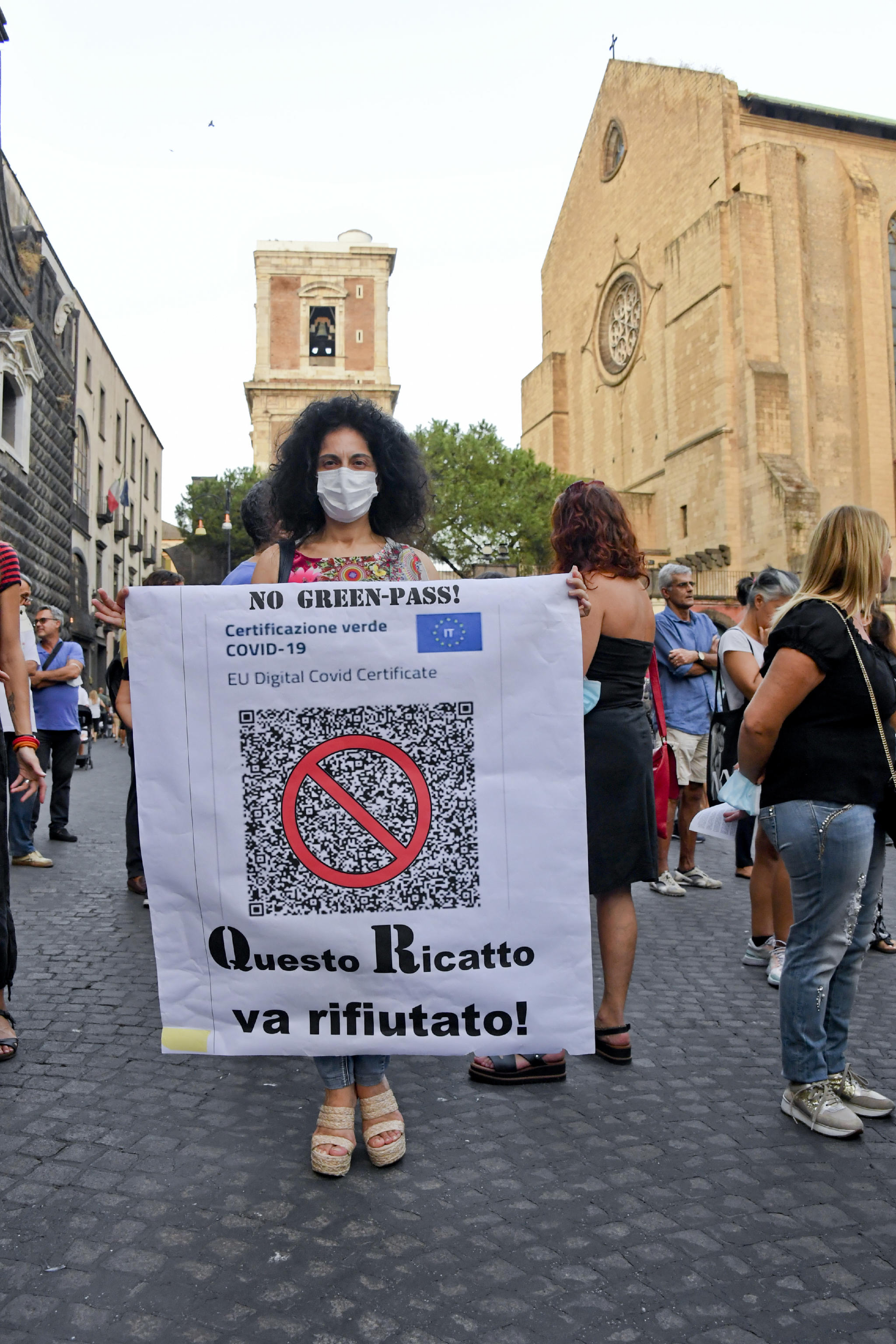 Contesti il green pass? Allora sei fascista