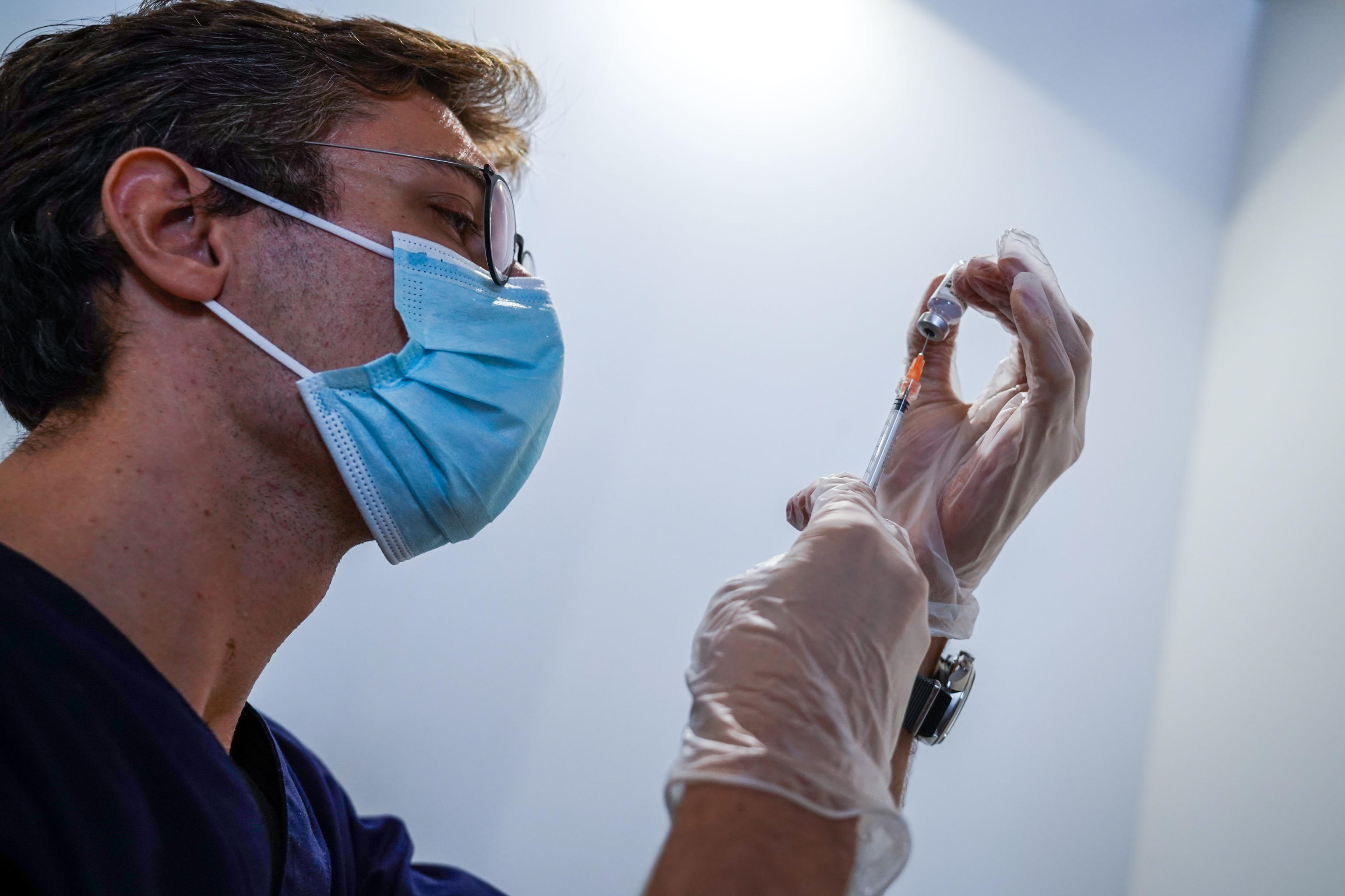 Vaccino: verso la terza dose per tutti a gennaio