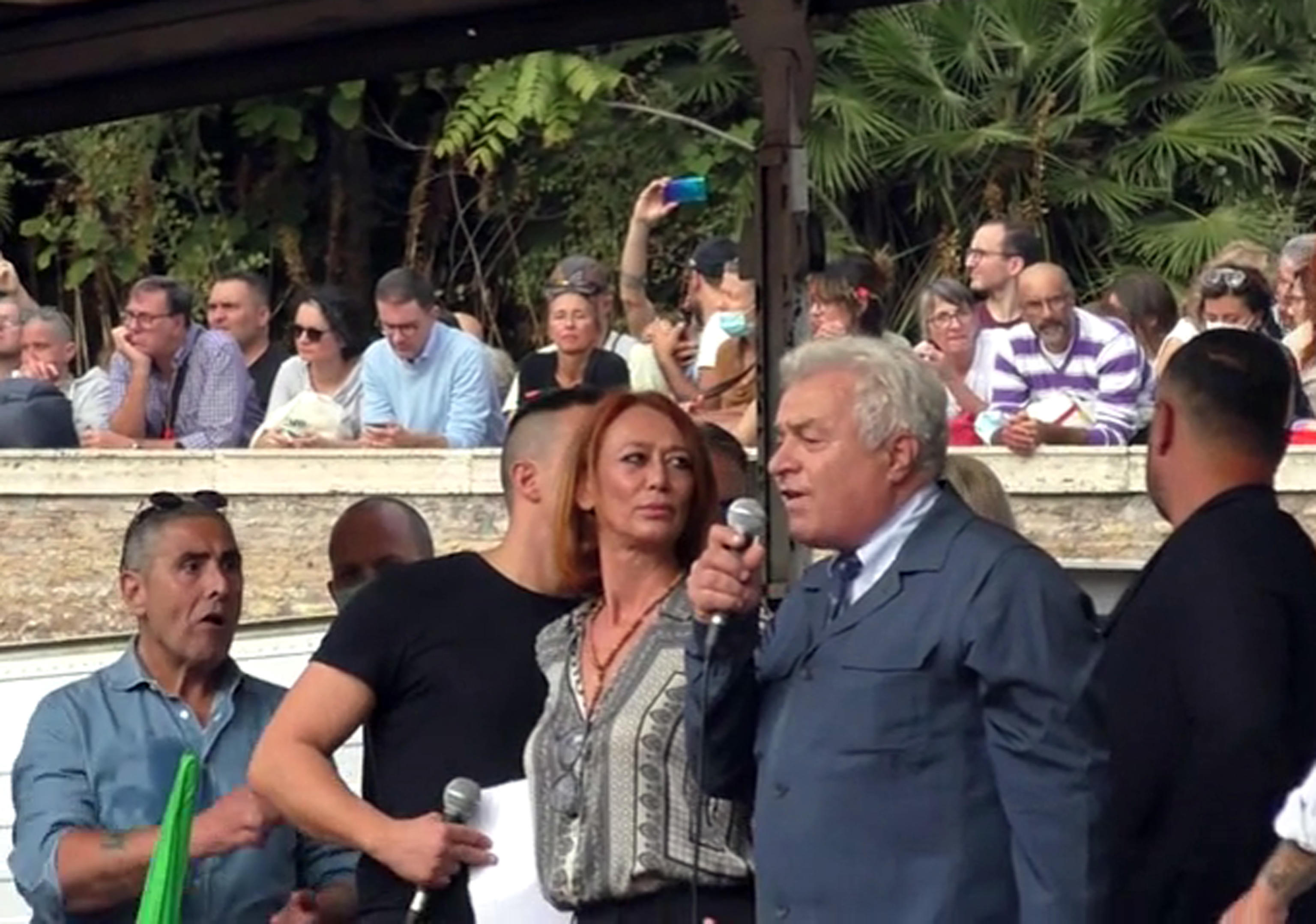 Intervento dal palco dei No Green pass, giudice sospeso