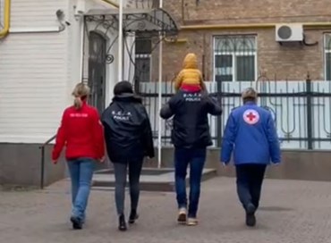 Polizia e Cri riportano in Italia bimba abbandonata in Ucraina
