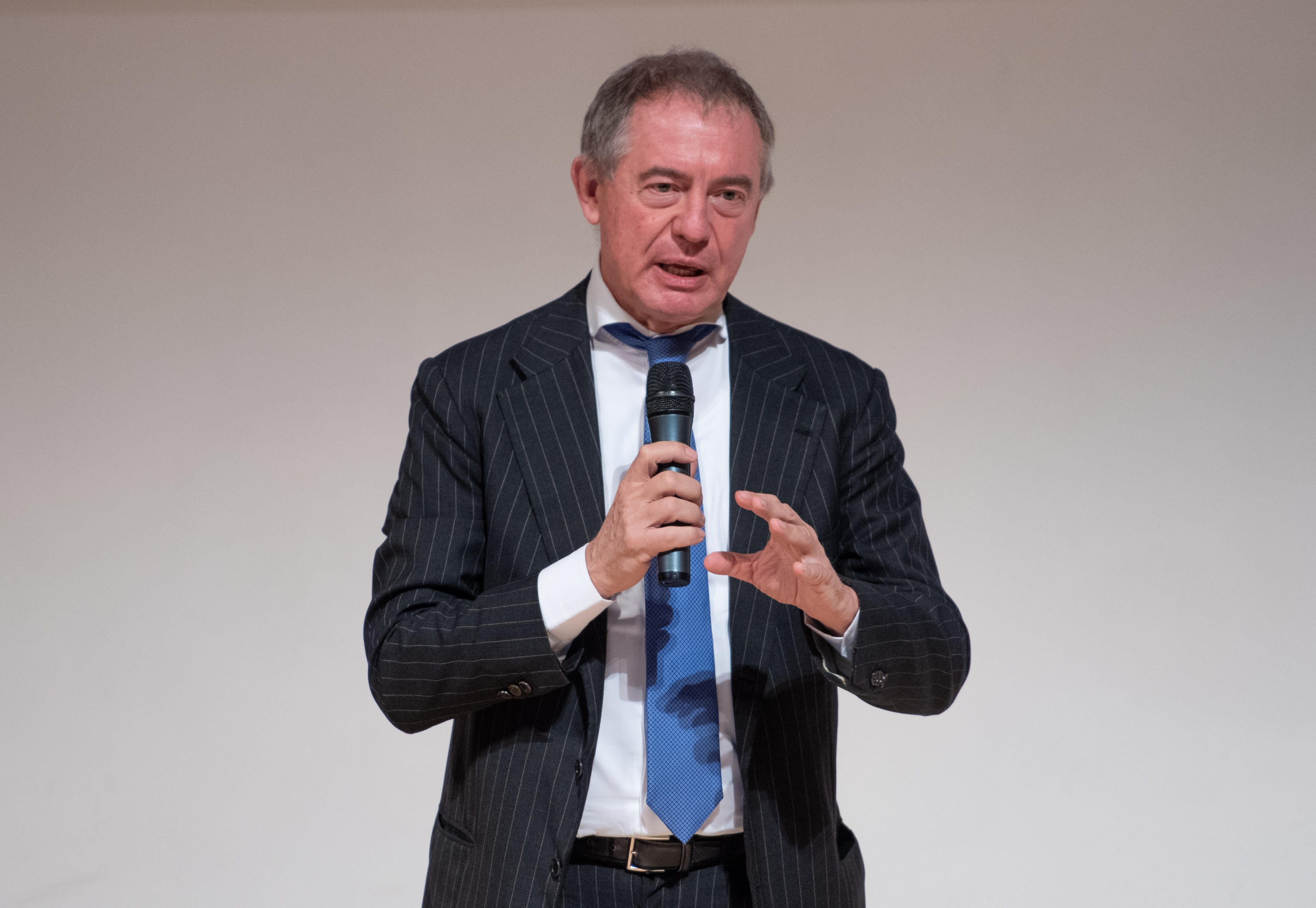 Urso (FdI): “Politica industriale attiva, 5G tassello indispensabile”