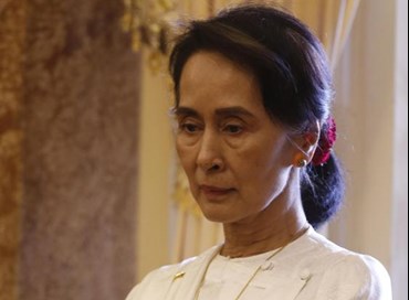 Aung San Suu Kyi condannata a 4 anni di carcere