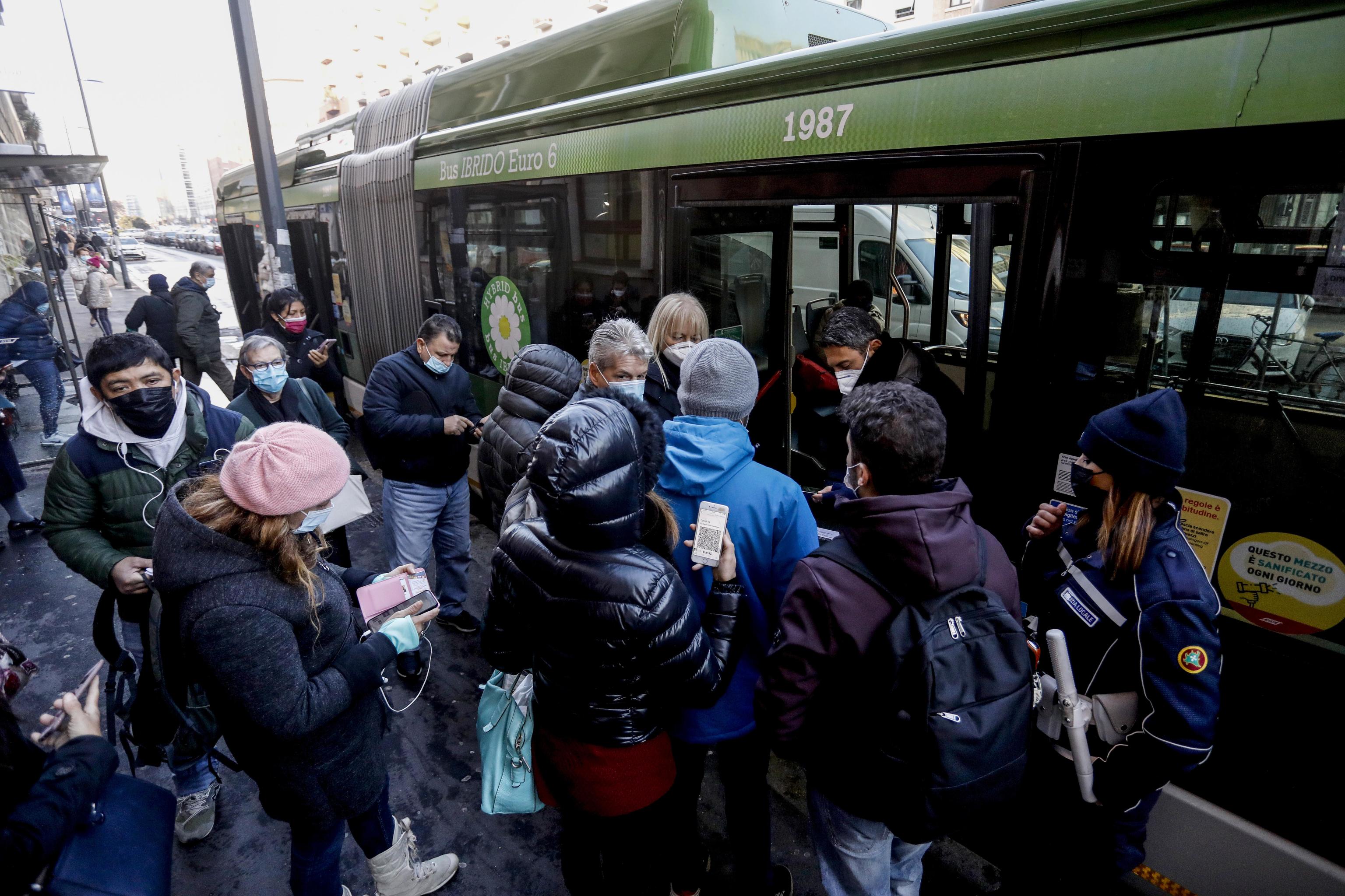 Super Green pass al via: controlli e prime multe