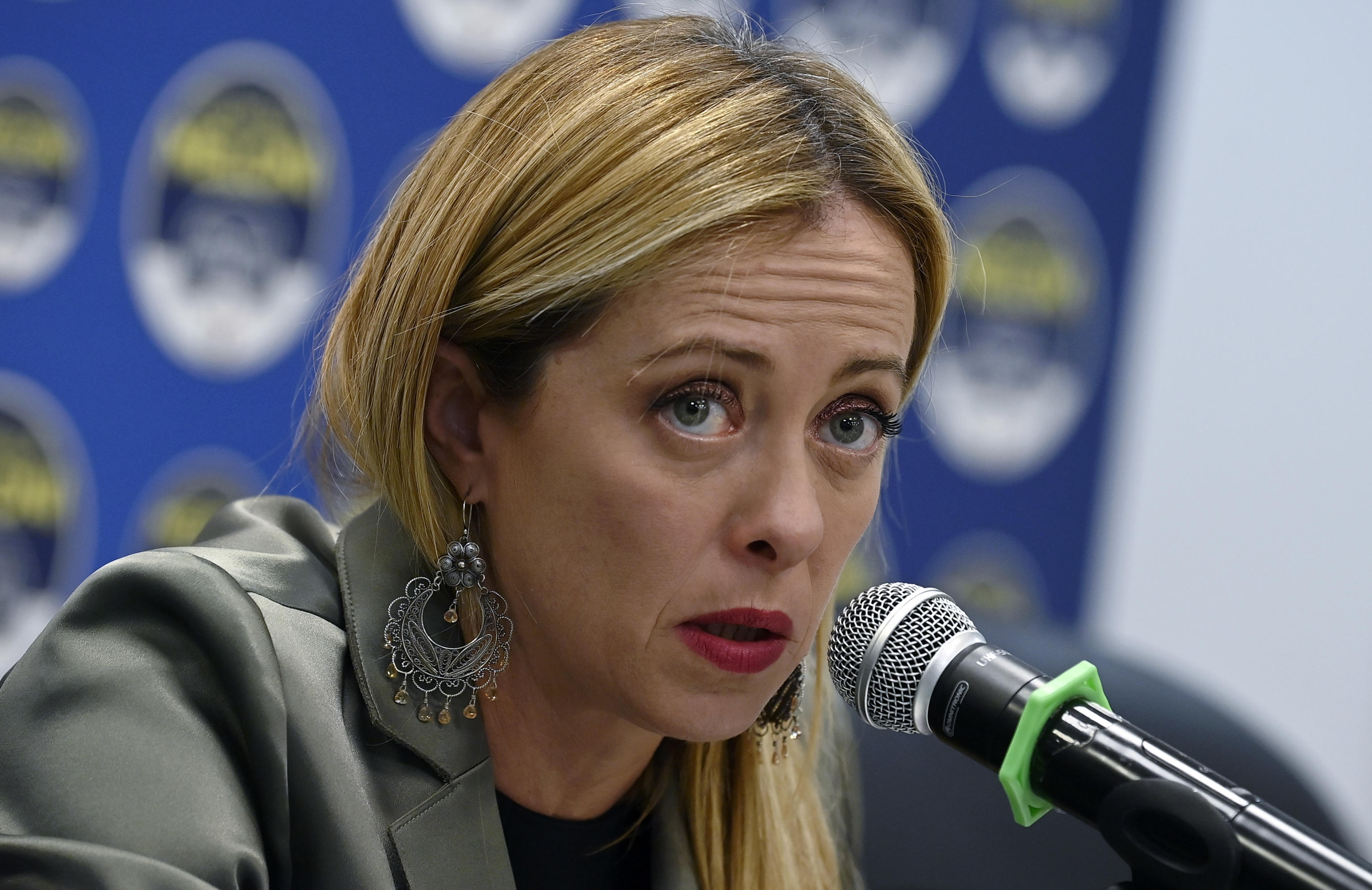 Meloni a Saviano: “Dice un sacco di stupidaggini”