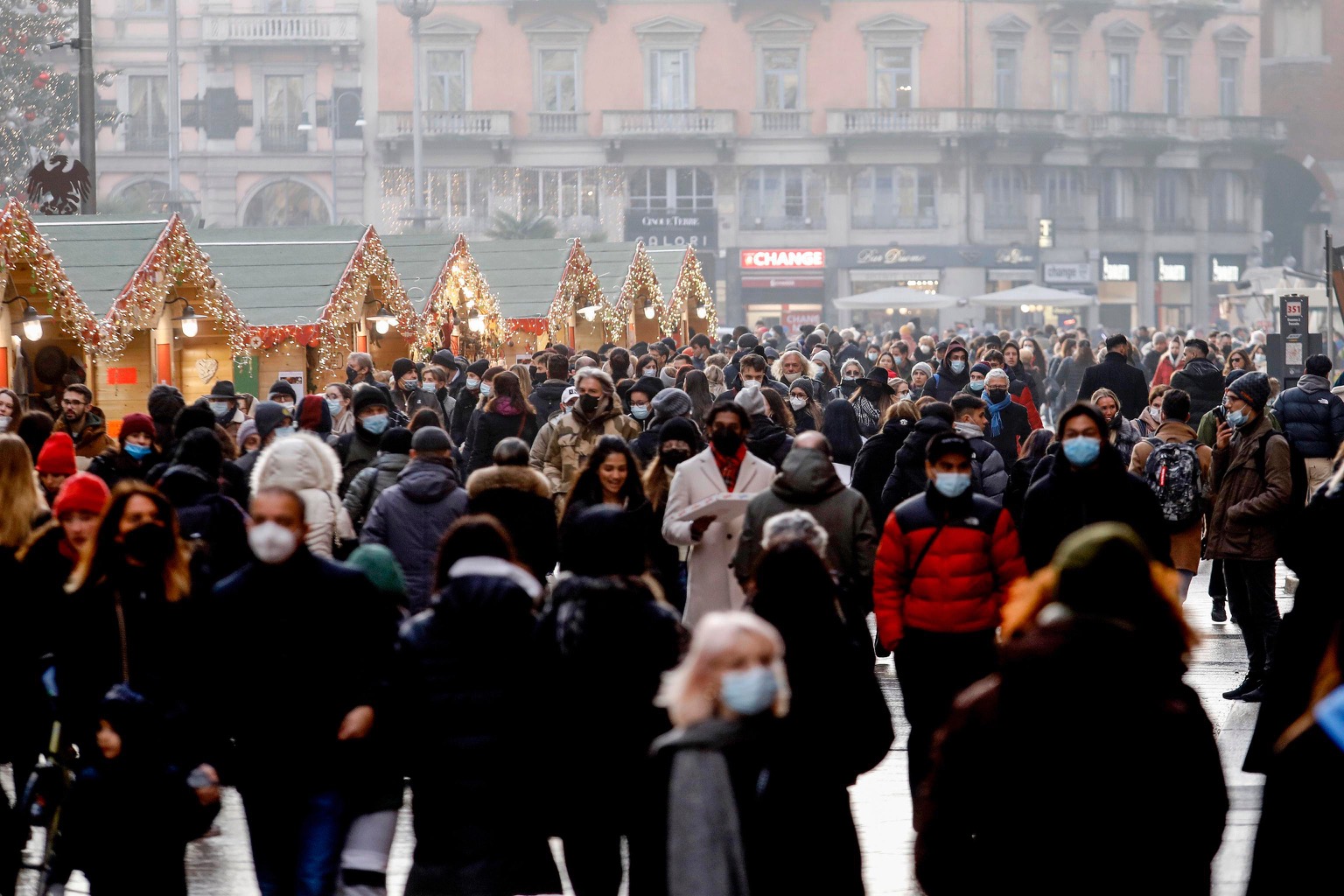Omicron, Italia verso la stretta di Natale