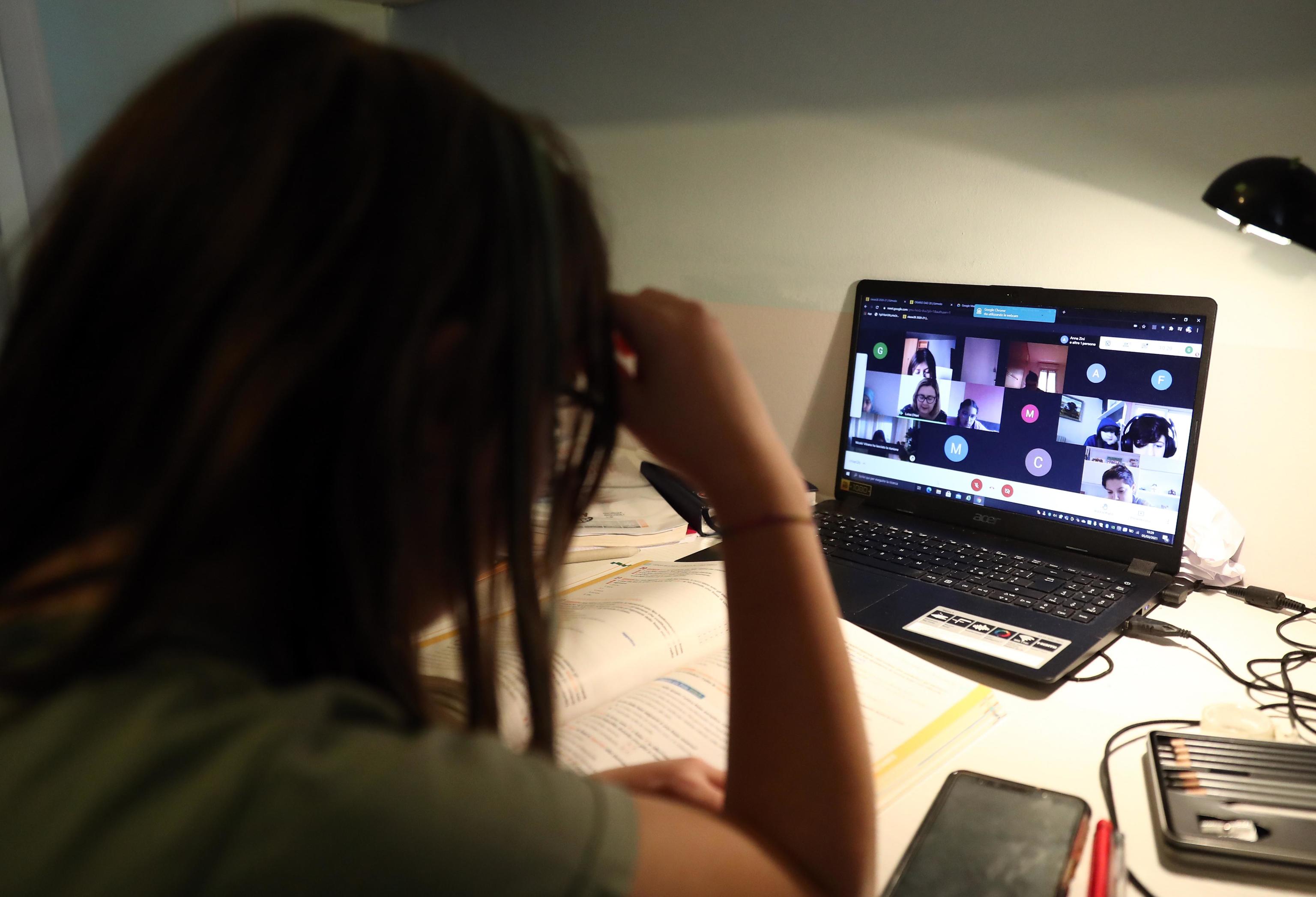 Diecimila classi in Dad, l’allarme dei presidi