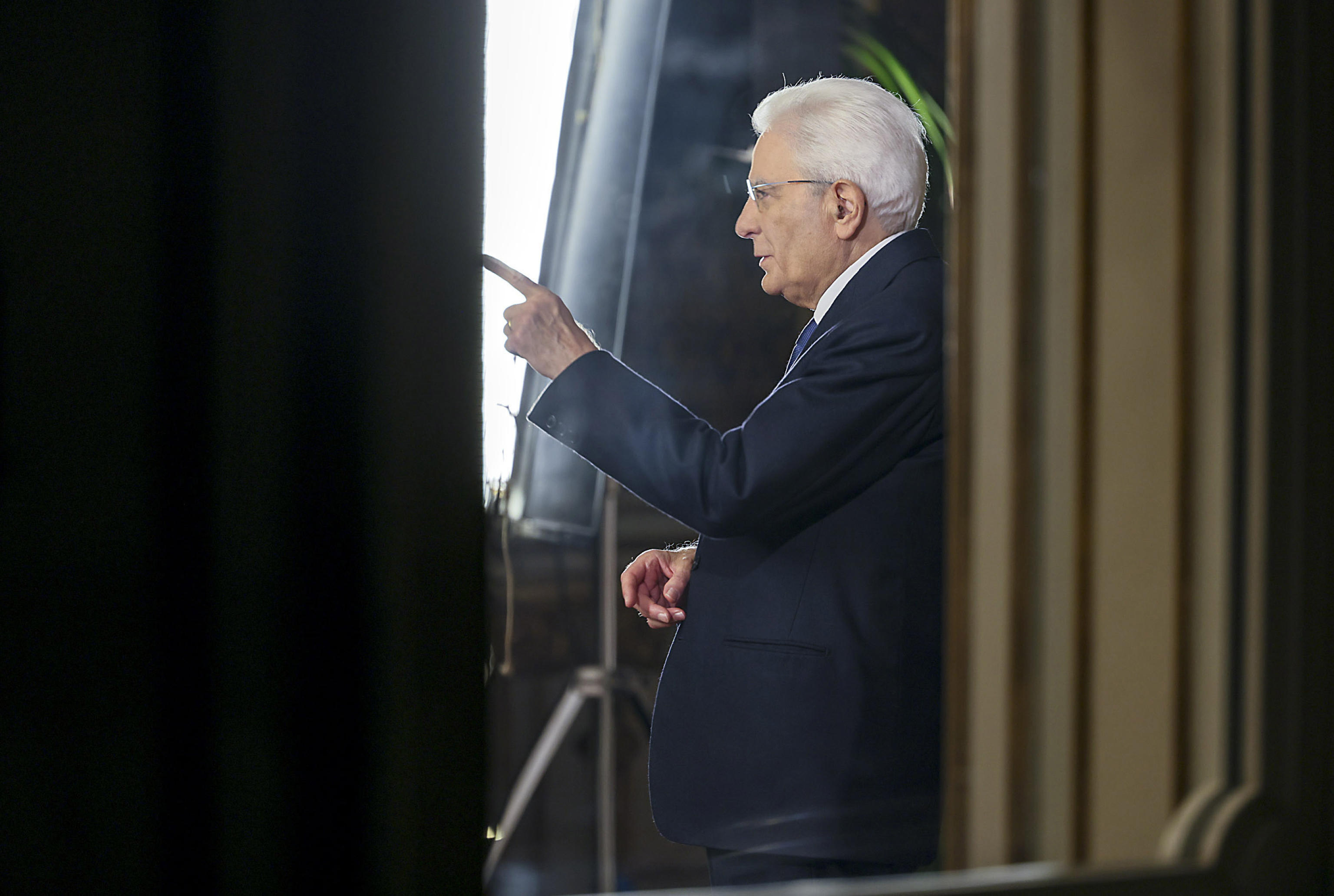 Controcorrente: nessuna lode per Mattarella