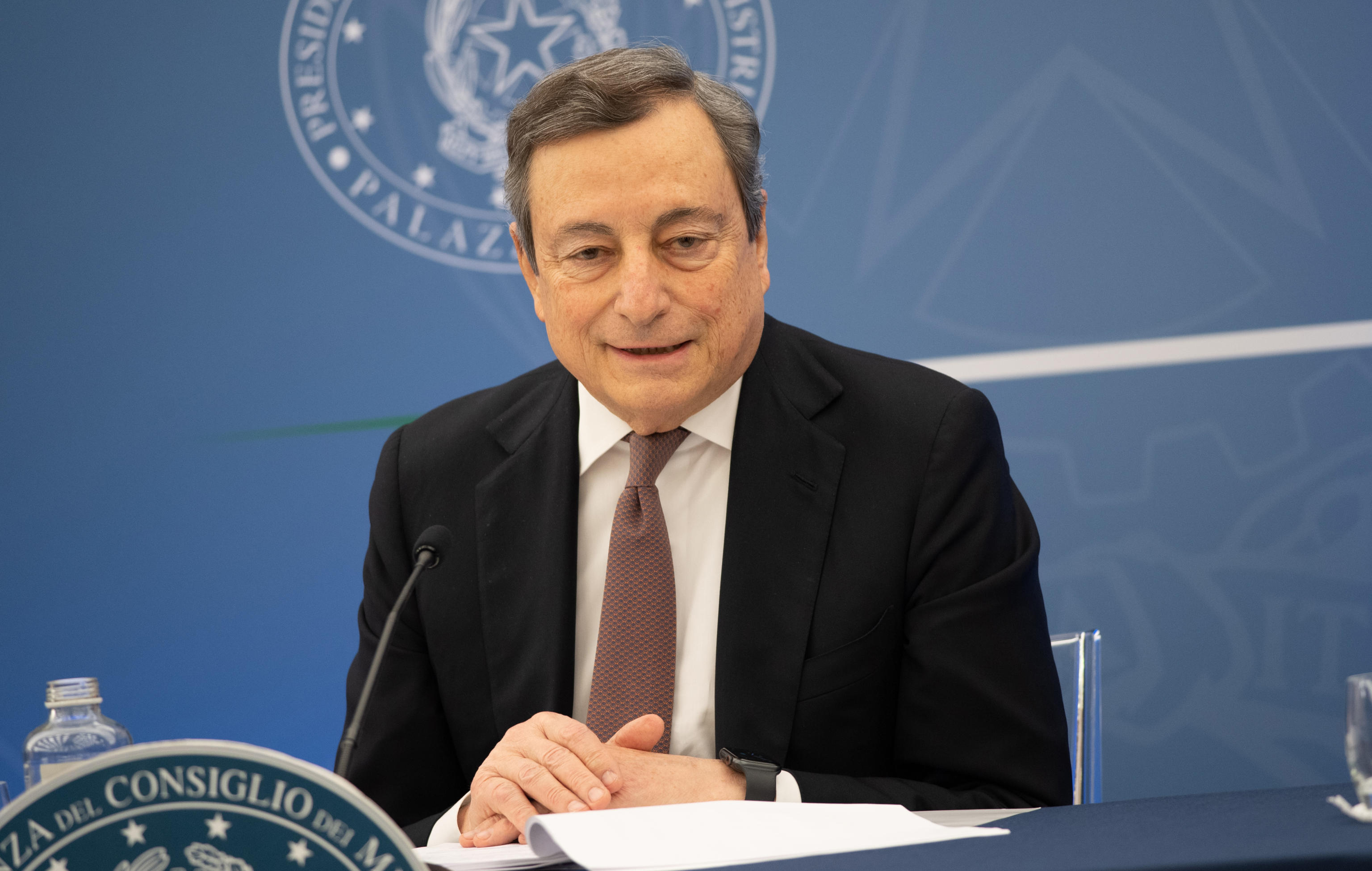 Draghi resti a Palazzo Chigi