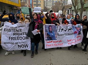 Afghanistan: la mannaia dei talebani sui diritti delle donne
