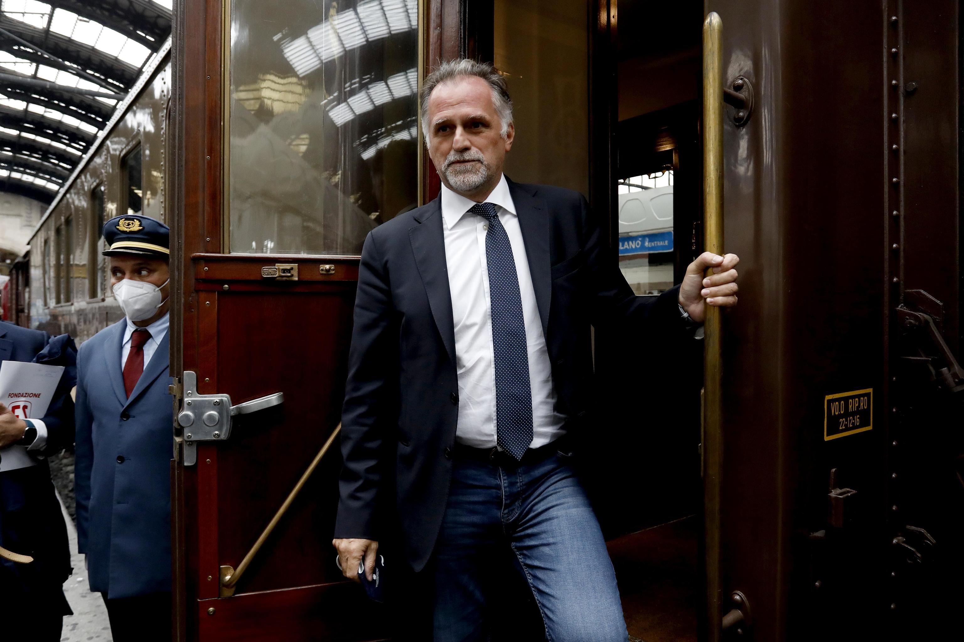 Green pass via ad aprile: Garavaglia e la soluzione alla francese