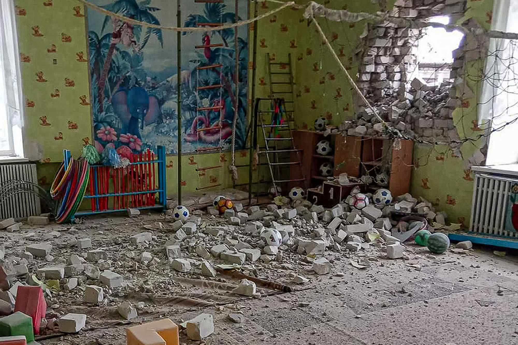 Ucraina, la denuncia: colpi di mortaio contro asilo