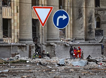 Ucraina: città sotto assedio, attesa per i negoziati
