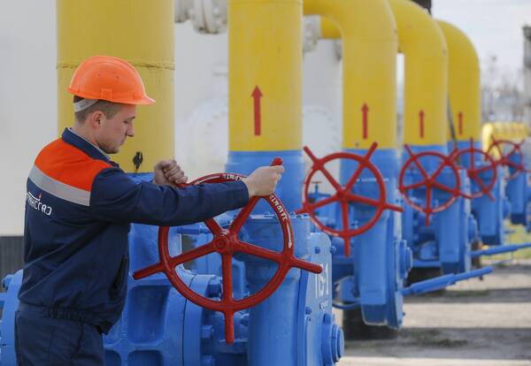 L’invasione dell’Ucraina fa schizzare i prezzi di gas e petrolio