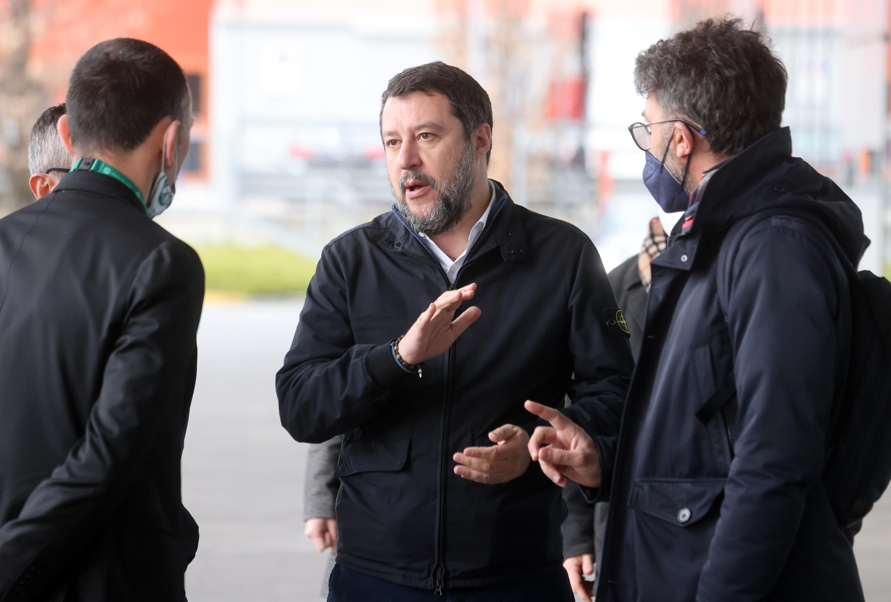 Dl Ucraina, Salvini: “Semplificare adozioni e affidi per gli orfani”