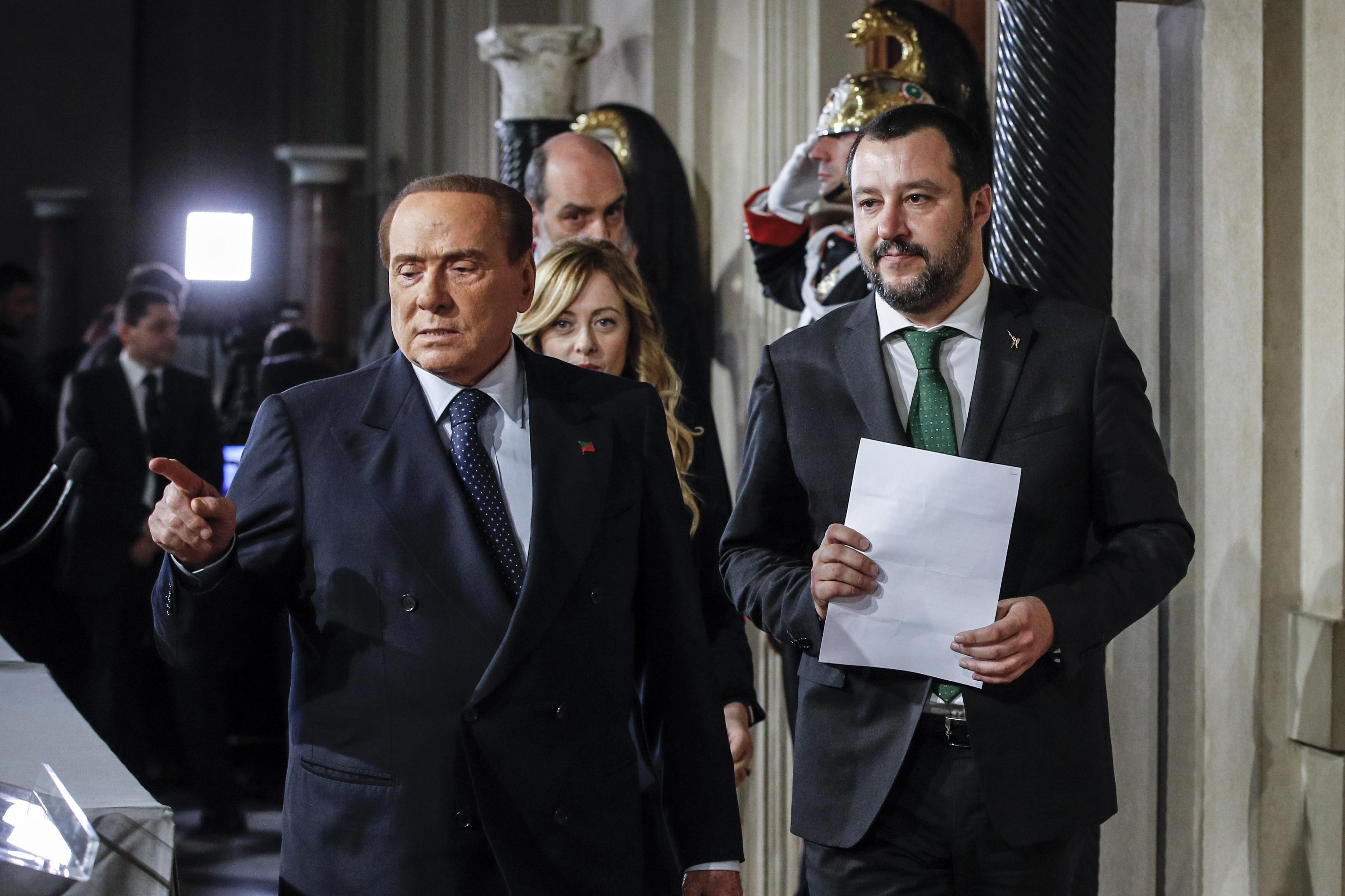 Berlusconi: lodi a Salvini, silenzio su Meloni