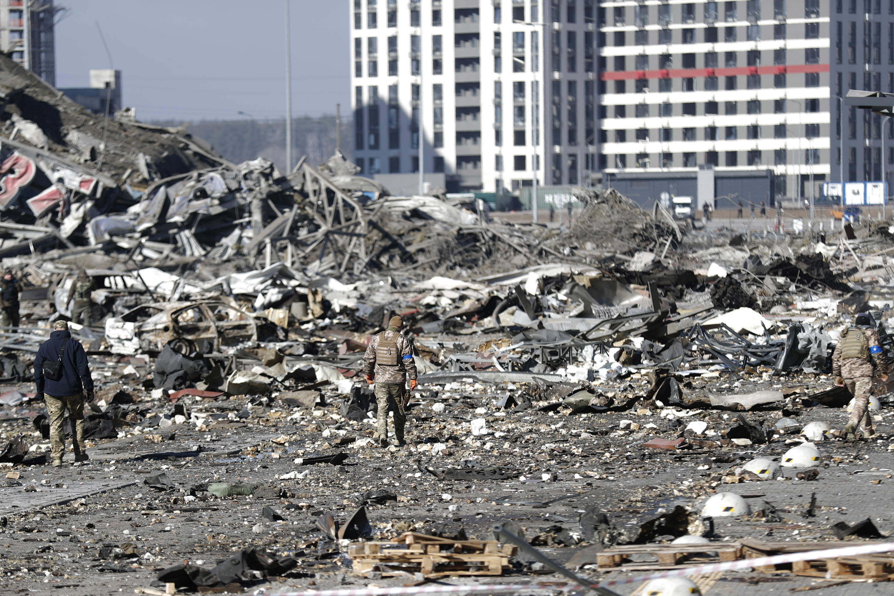 Ucraina: Mariupol a ferro e fuoco
