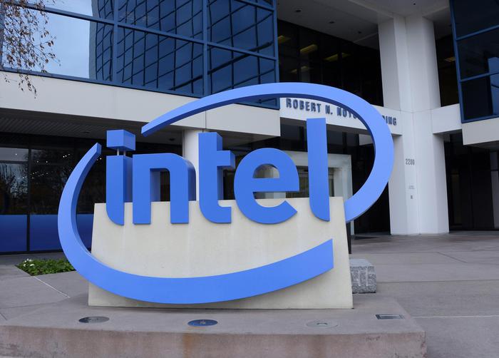 Intel Corp: bloccate le attività in Russia