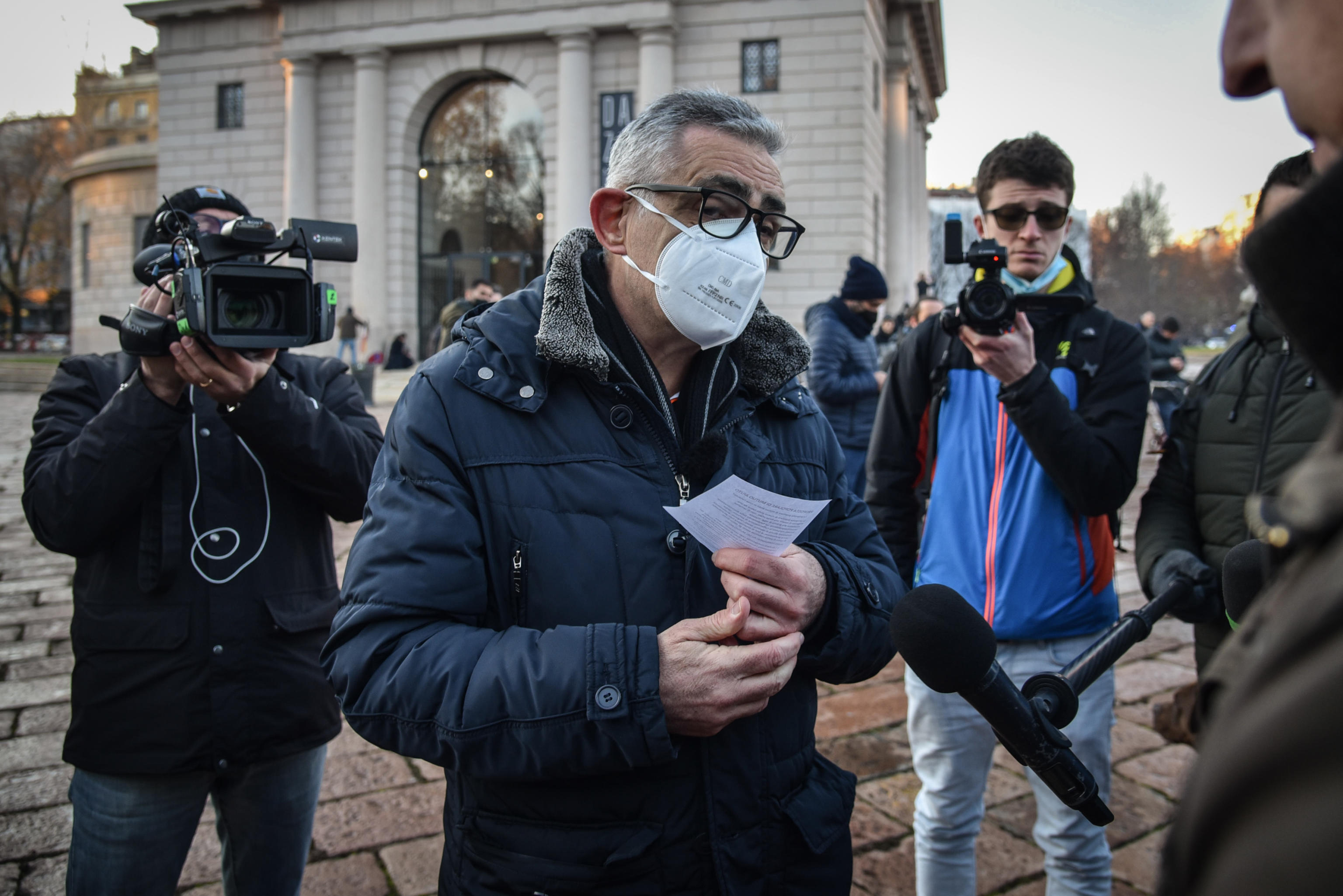 Pregliasco: “Le mascherine come gli occhiali da sole”