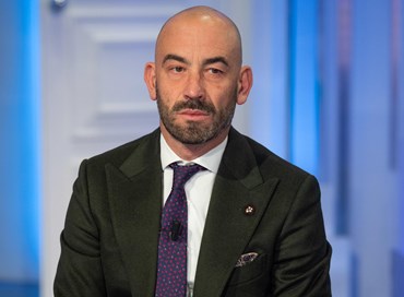 Mascherina al chiuso, “misura fuori dal tempo”