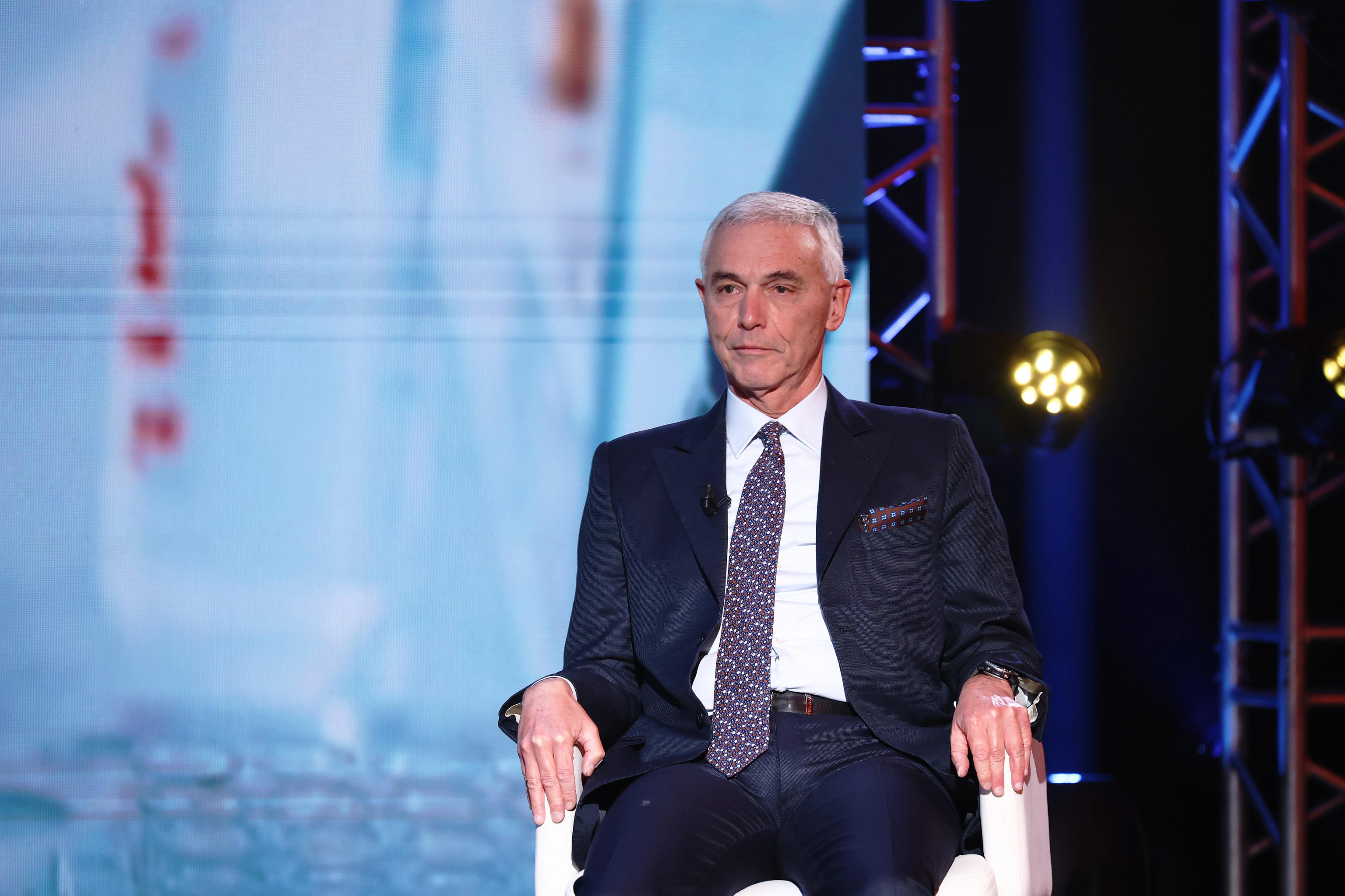 Virus dal laboratorio, Palù sgancia la bomba: “Simulavano una mutazione”