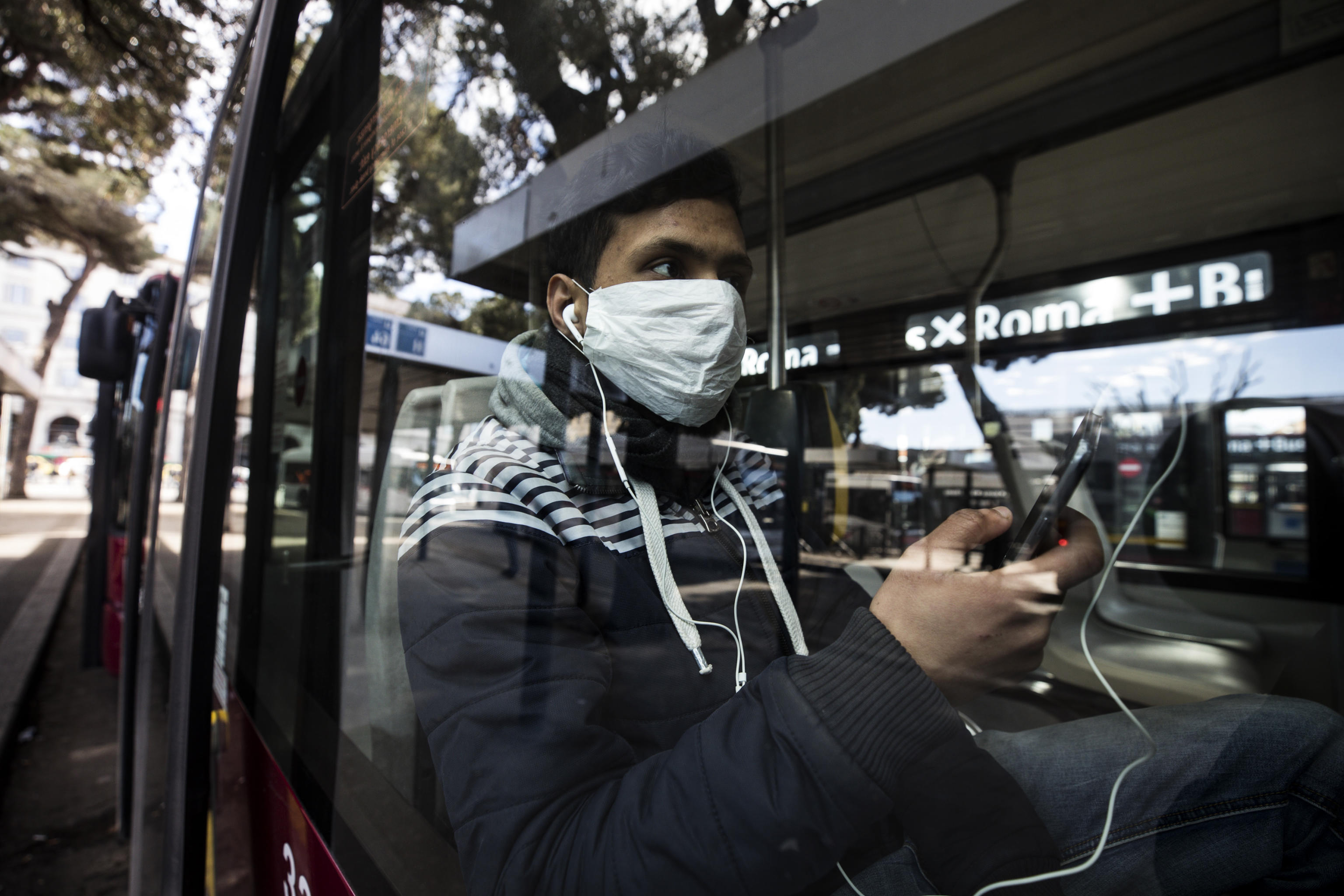 Mascherine al chiuso fino al 15 giugno: ecco dove