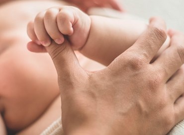 Il nuovo sì della consulta al doppio cognome lascia in piedi tanti problemi pratici