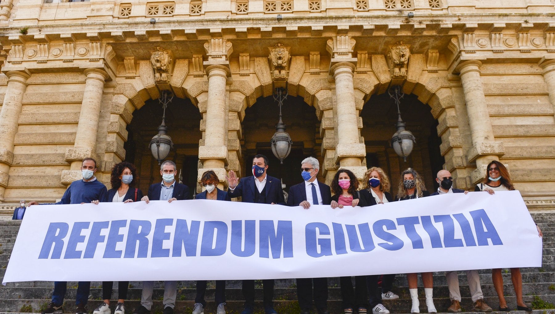 Ai mali della giustizia non rimediano riforme timide, ma i referendum
