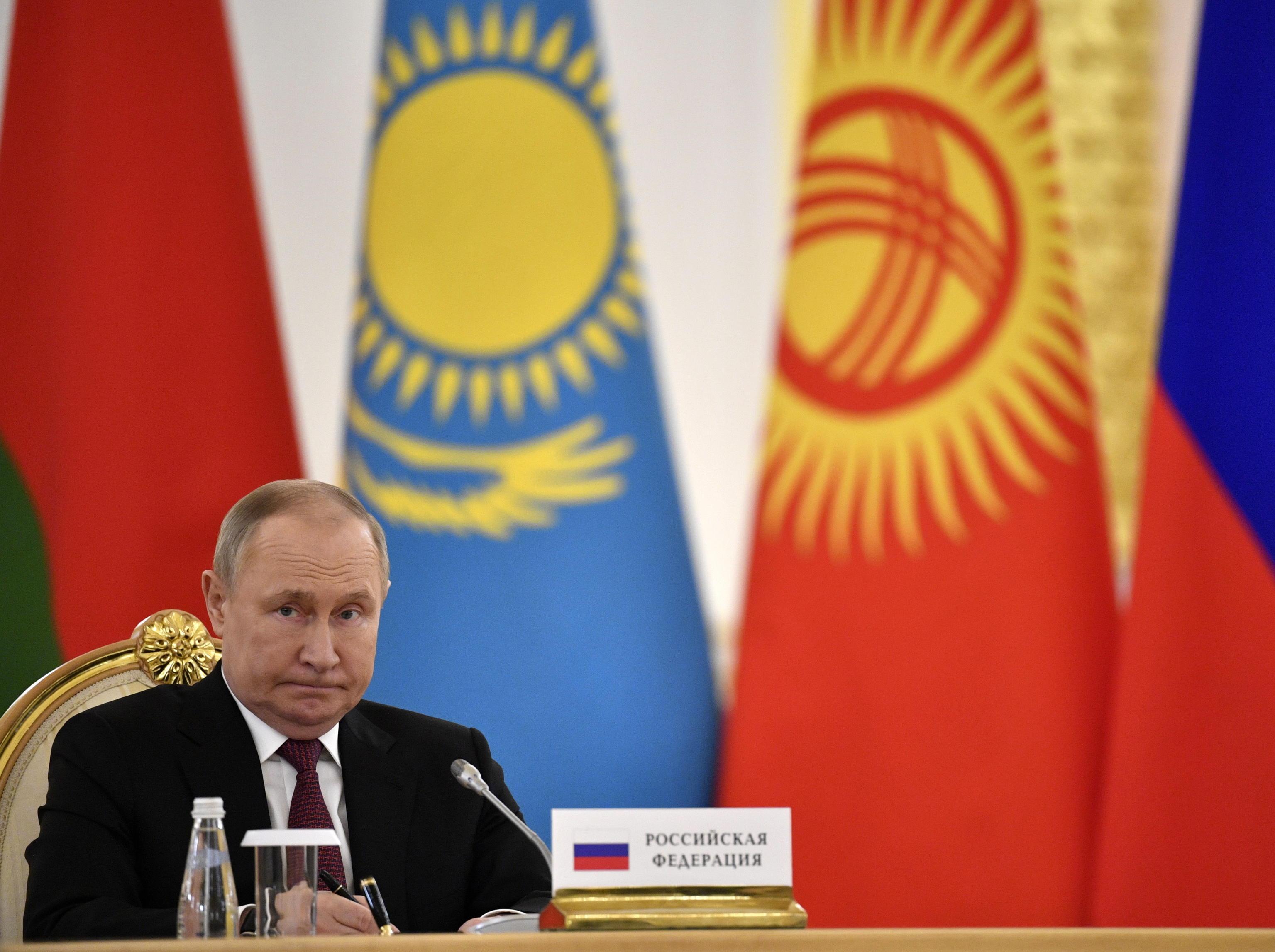 Putin equivale a Biden? La distopia pacifista