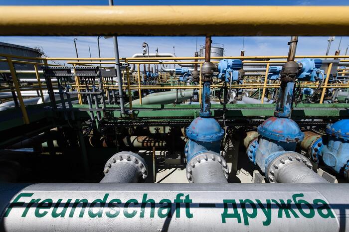 Embargo al petrolio russo solo su import via mare