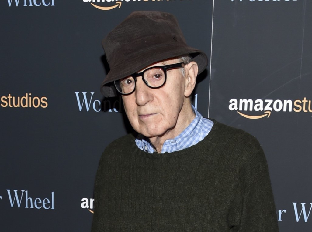 Woody Allen, il nuovo libro di racconti s’intitola “Zero Gravity”