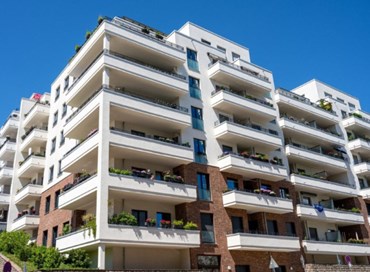 Realizzazione di un’apertura nel muro condominiale da parte di un condòmino