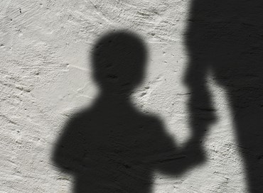 Italia: ogni due settimane un figlio muore per mano del genitore
