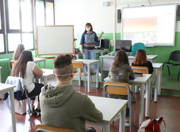 Scuola, docenti precari: in cinque anni il numero raddoppia