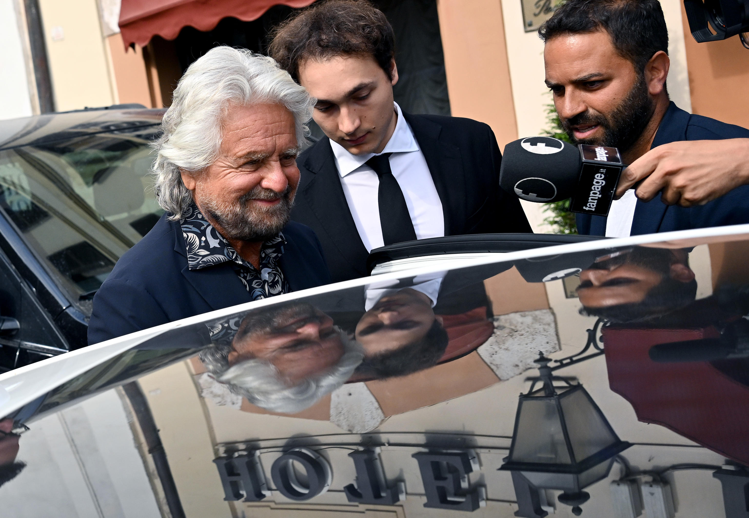 M5S, Grillo detta l’agenda a Conte: “Restiamo al governo”