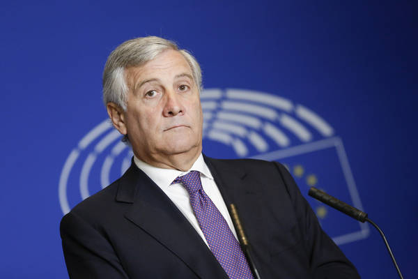Tajani: “Difficile un Governo con M5s all’opposizione”