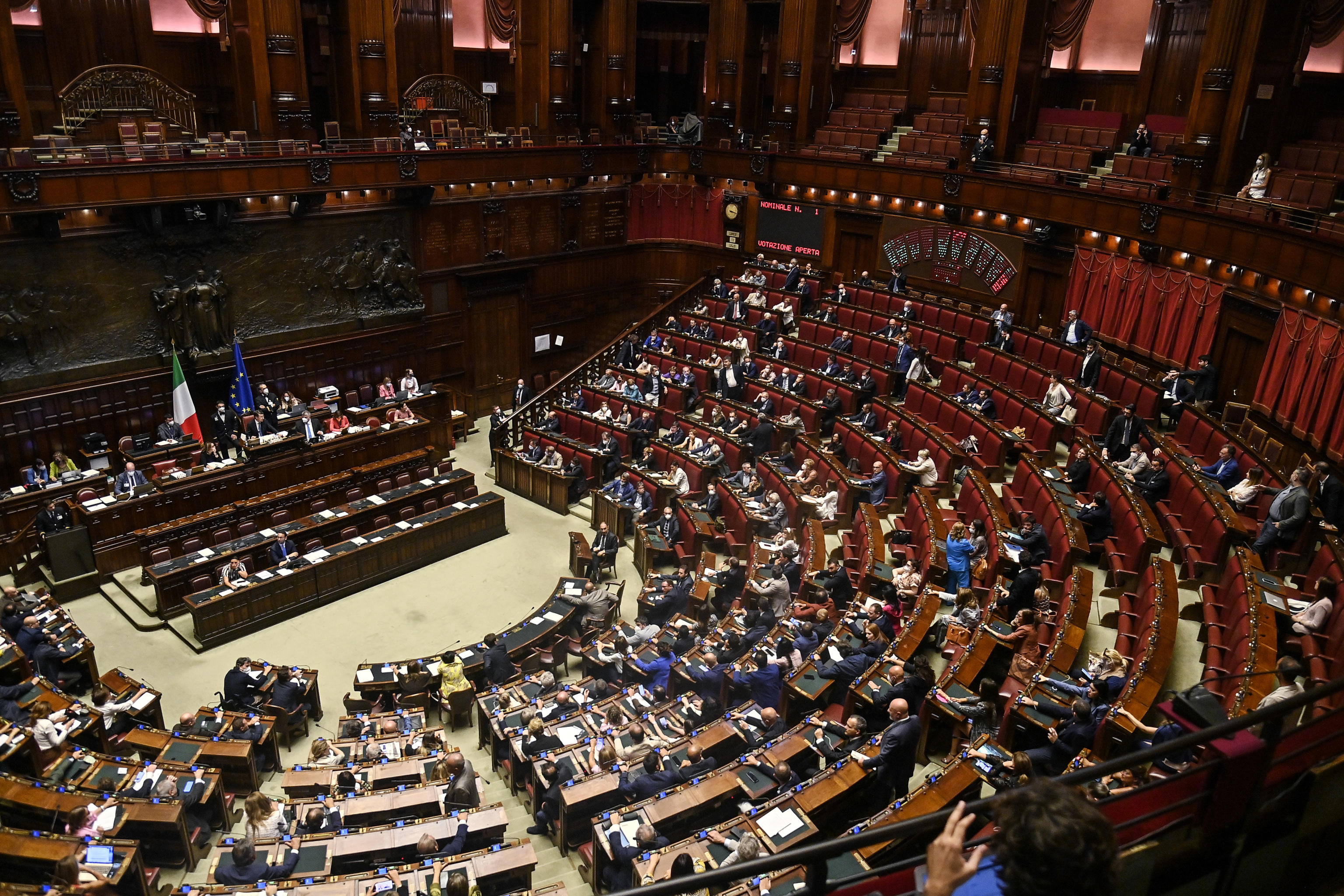 Il Parlamento che si esautora da solo