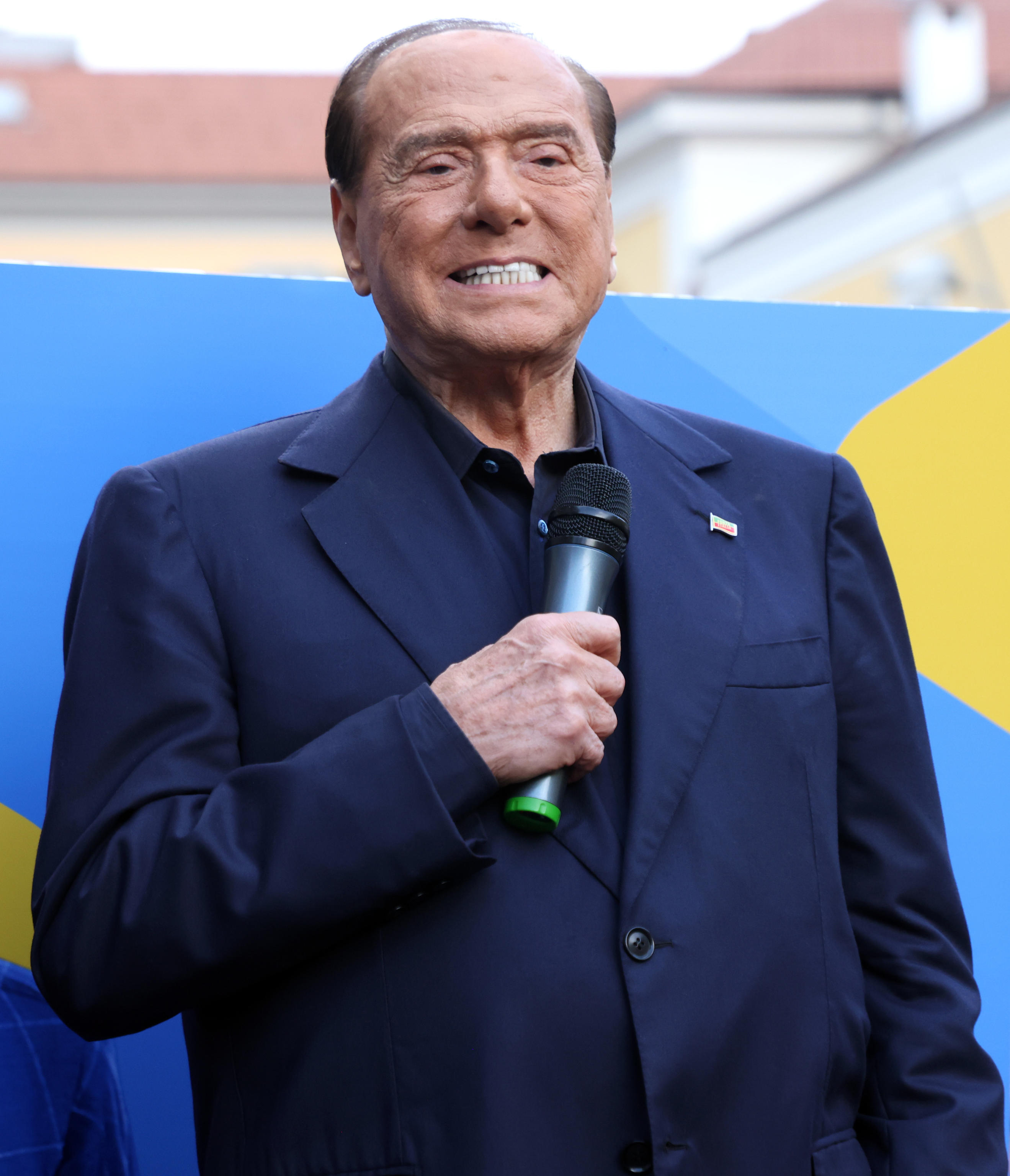 Berlusconi: “M5S causa della crisi”