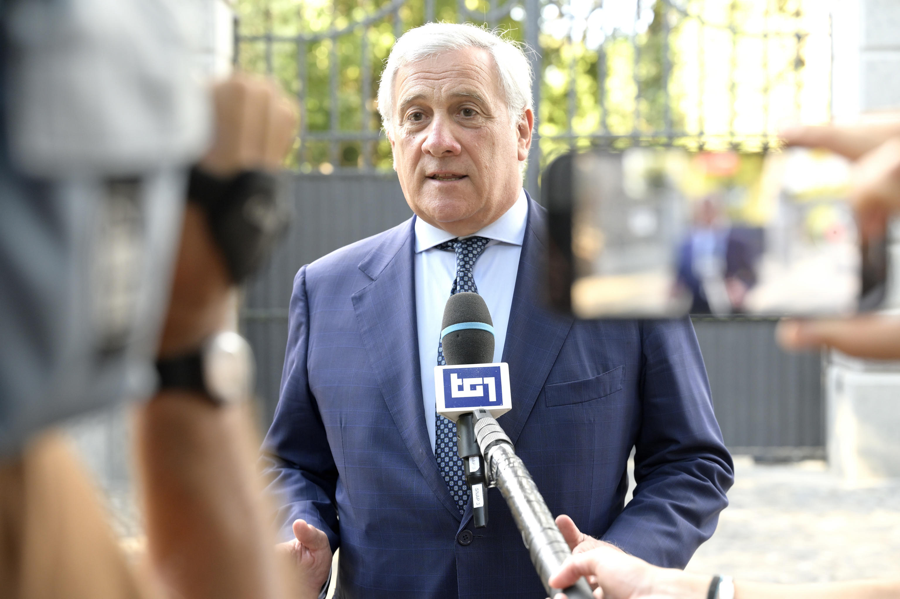 Tajani: “Vinciamo la partita, poi vediamo chi alza la coppa”