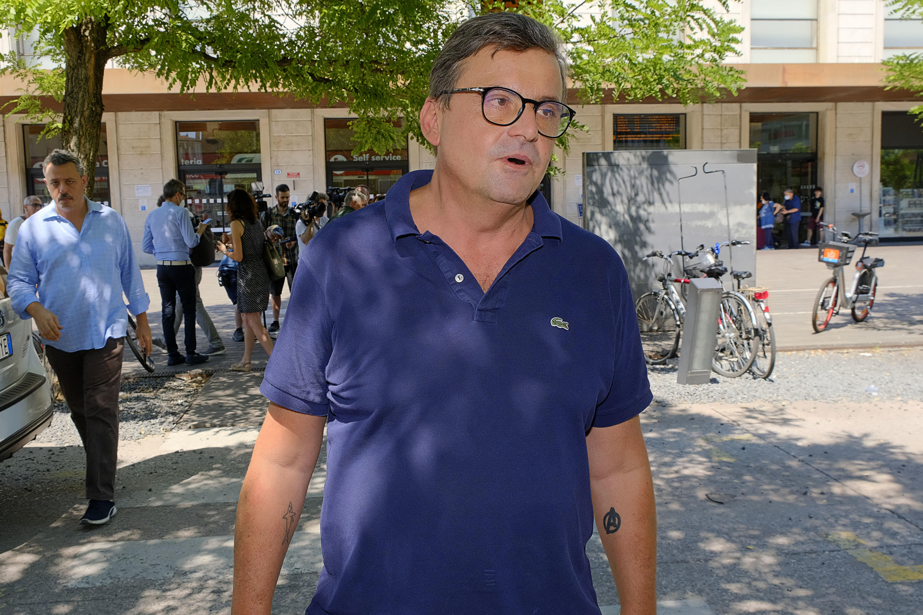 Fotografia di una sinistra alla deriva: Calenda e la lavatrice