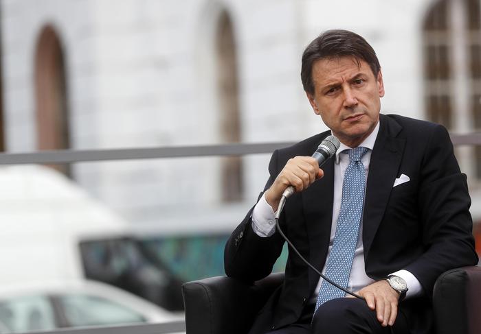 Conte sbanda a sinistra