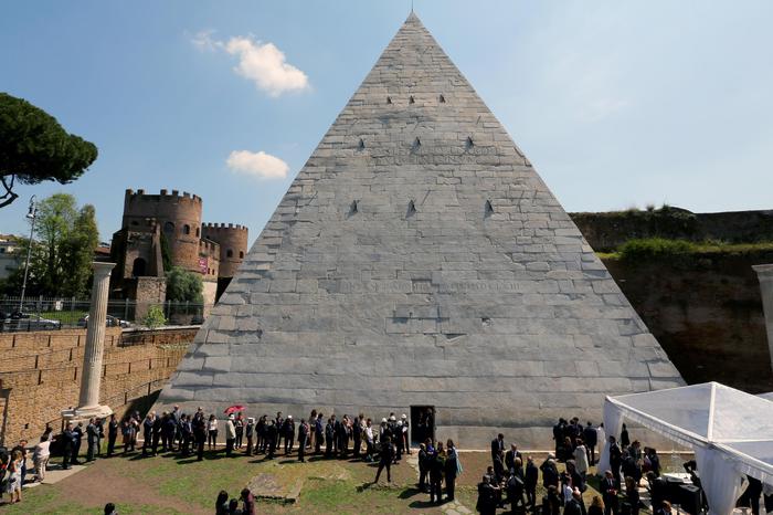 Roma celebra un 8 settembre di pace alla Piramide