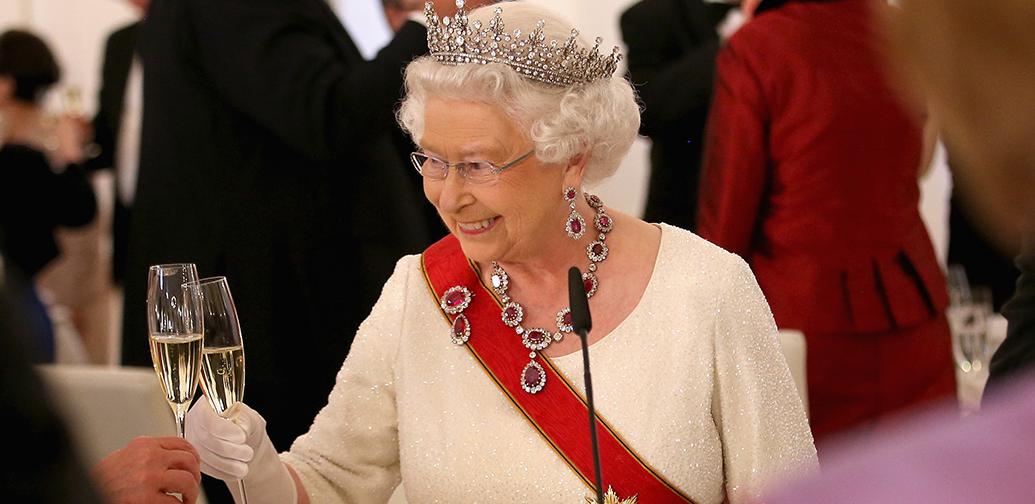 Gin tonic, il segreto della longevità di Elisabetta II