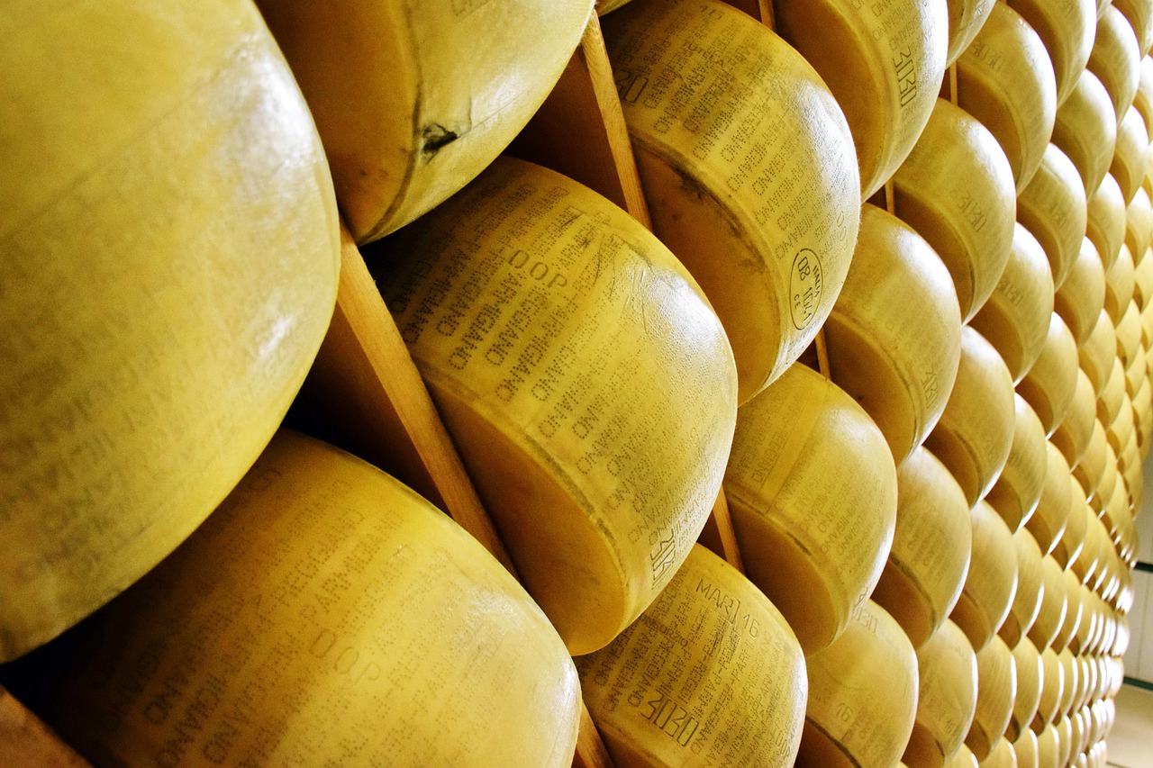 Caro-bollette: i rischi per la produzione del Parmigiano Reggiano 