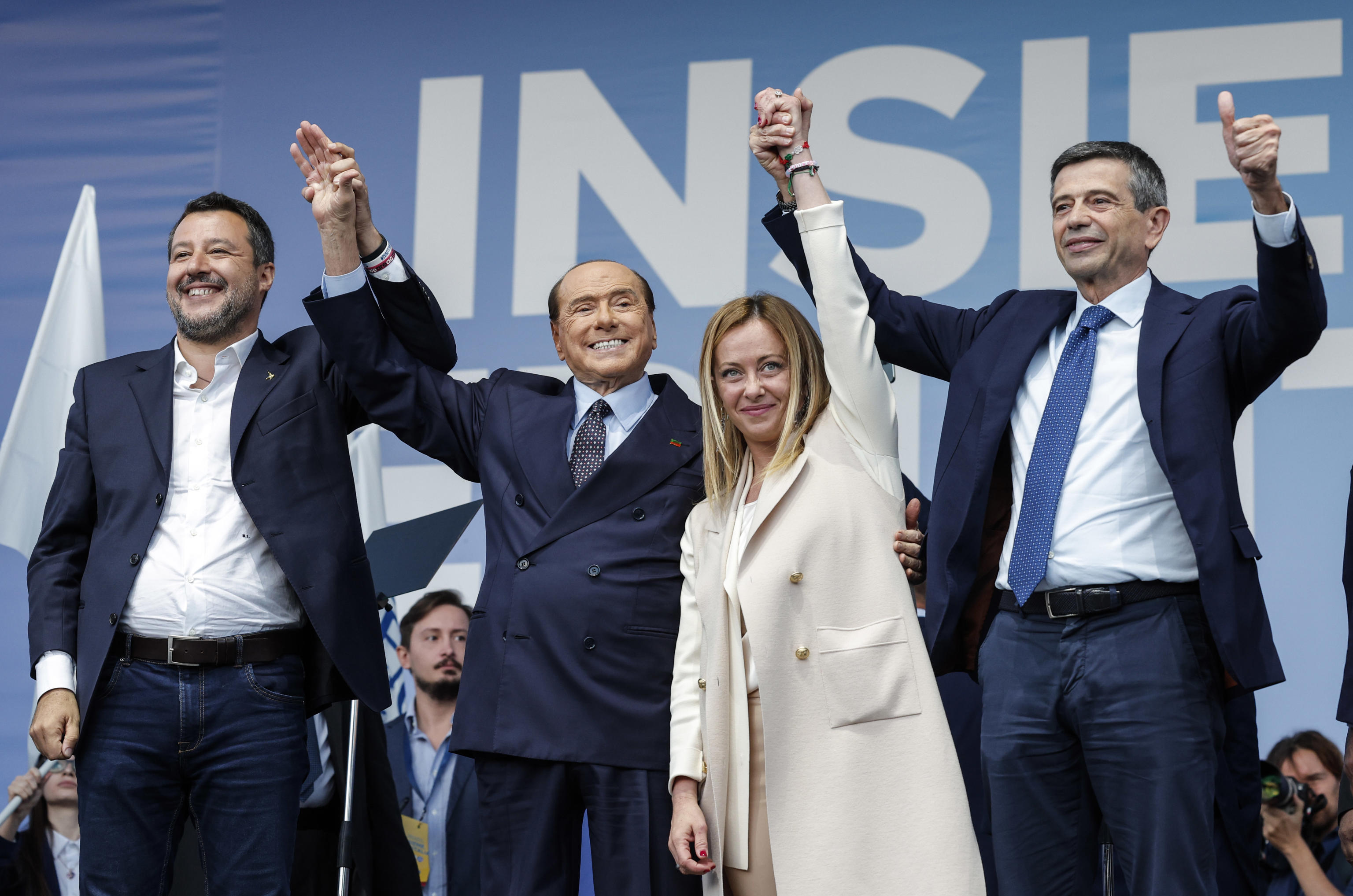 Il centrodestra in piazza: “Governeremo cinque anni”