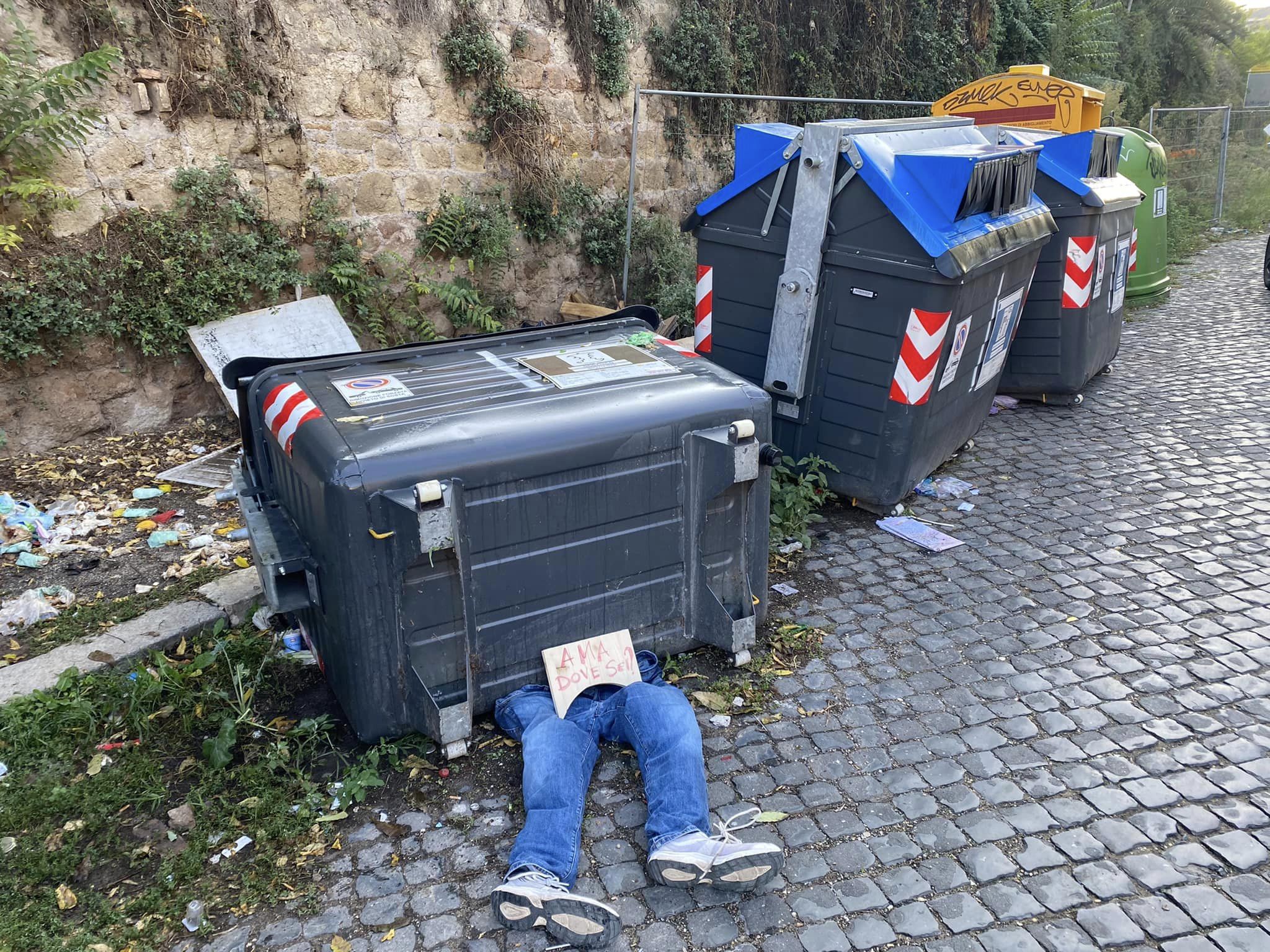 Rifiuti a Roma: occhio al cassonetto