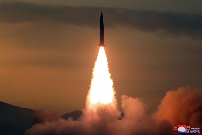 Corea del Nord, nuovo lancio di missili a lungo raggio